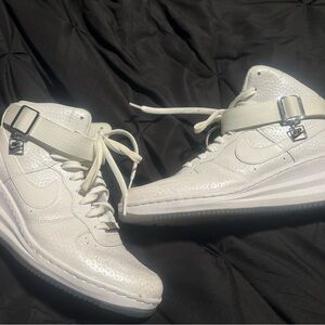 Nike Wmns Lunar Force 1 Sky High Premium 'Triple White' sneaker in leather RARE